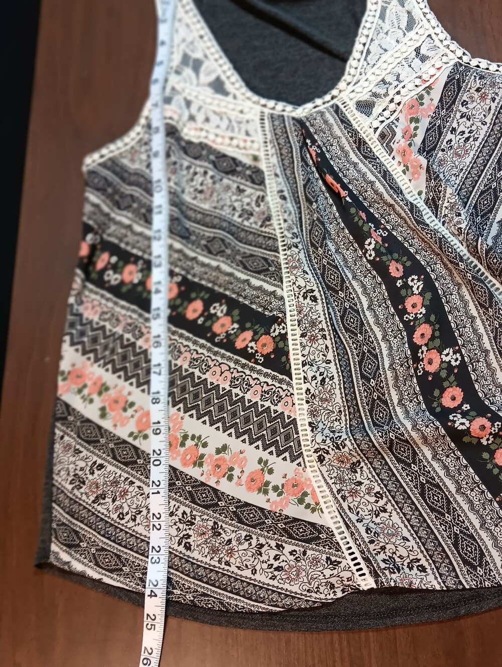 Taylor & Sage Women's Large Black/Peach Floral Print & Crochet Lace Trim Top - Picture 7 of 7
